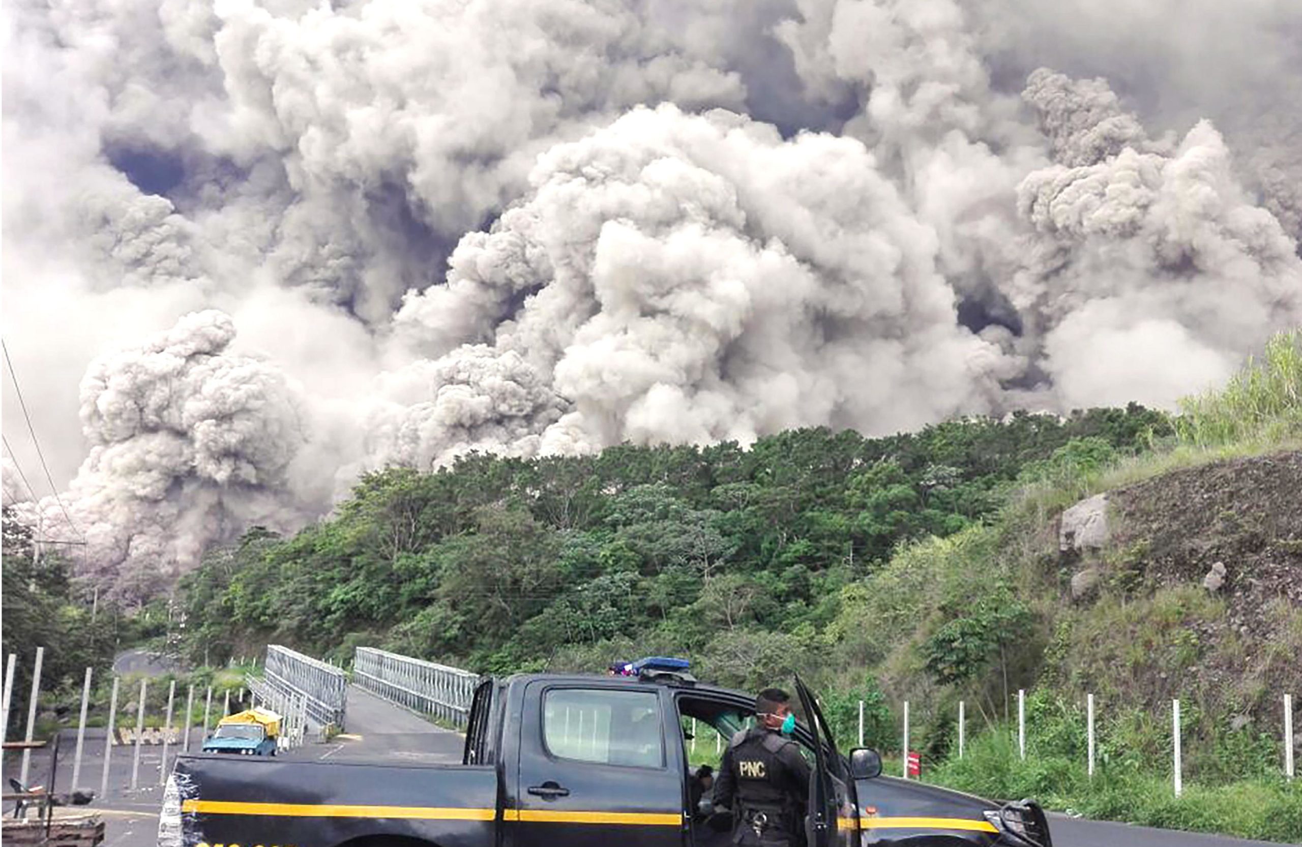 Le volcan de Fuego  en éruption