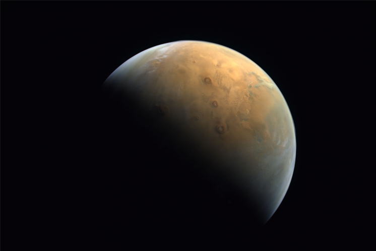 Une première image de Mars envoyée par la sonde Amal… et des nouvelles des autres missions