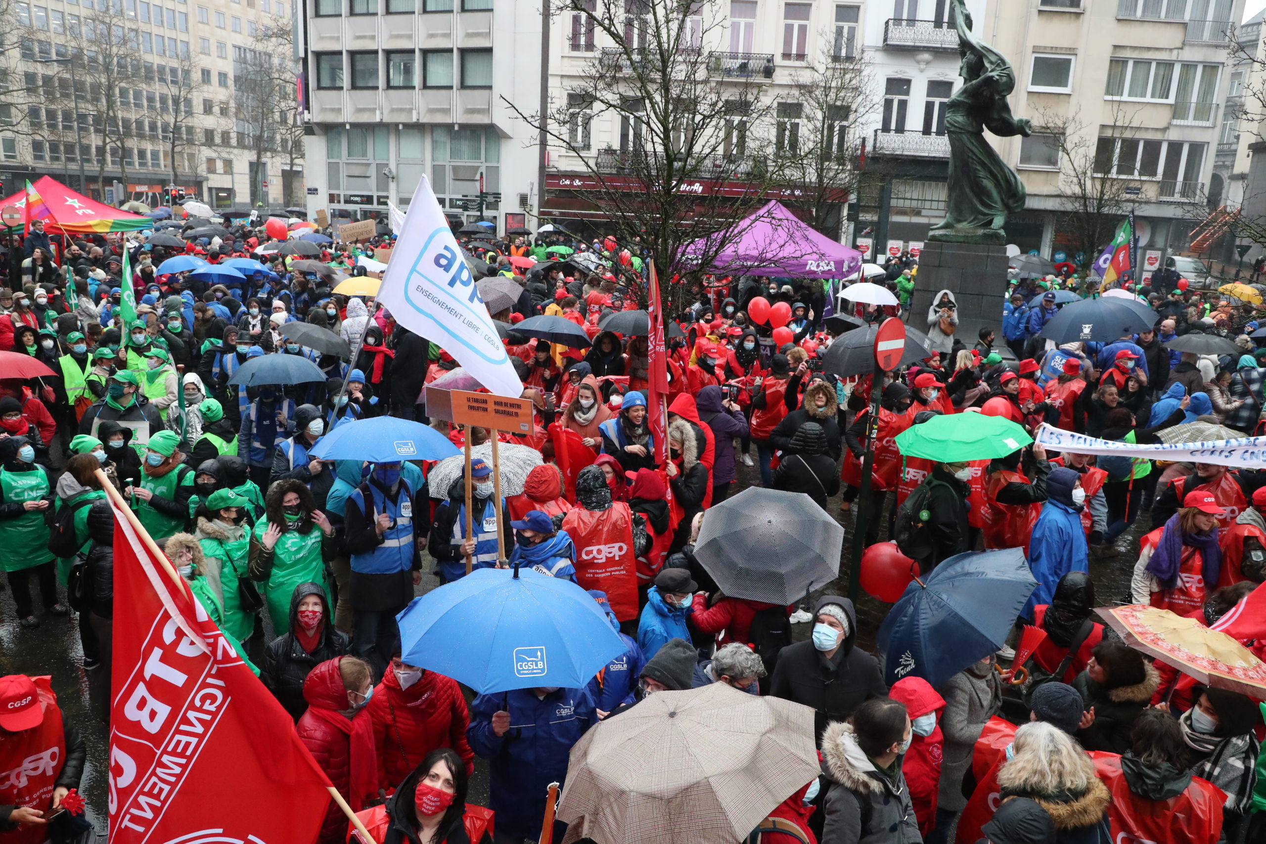 Le personnel des écoles manifeste à Bruxelles.