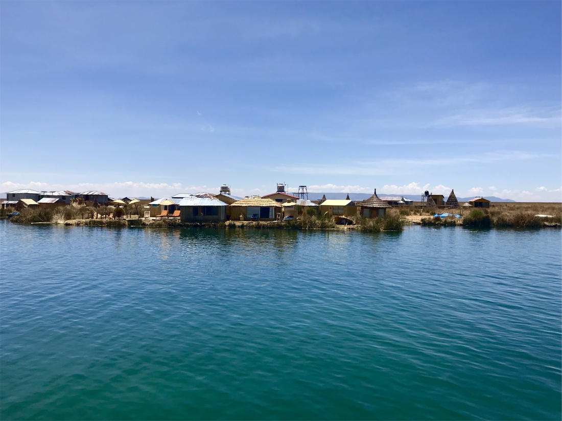 Au Pérou , des îles flottantes… en roseaux