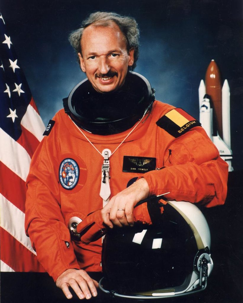 Dirk Frimout a vécu durant neuf jours dans l'espace, pour une mission à bord de la navette Atlantis (mission STS45).