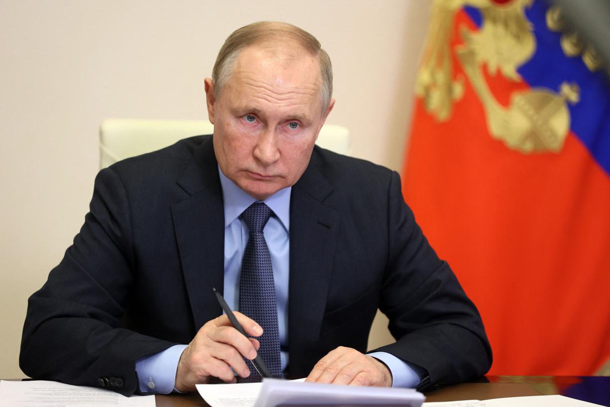 Qui est Vladimir Poutine, le président russe qui a commandité l'invasion de l'Ukraine ?