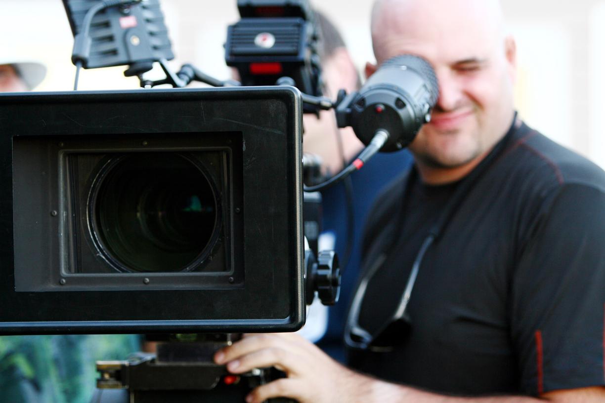 Le caméraman, un rôle essentiel sur un plateau de tournage.