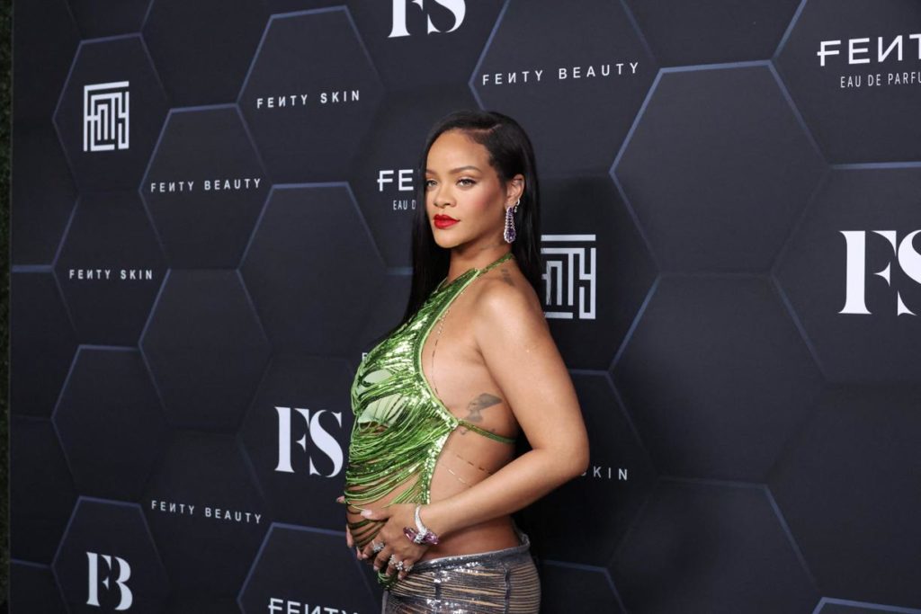 Rihanna a fièrement afficher son ventre de femme enceinte tout au long de sa grossesse.