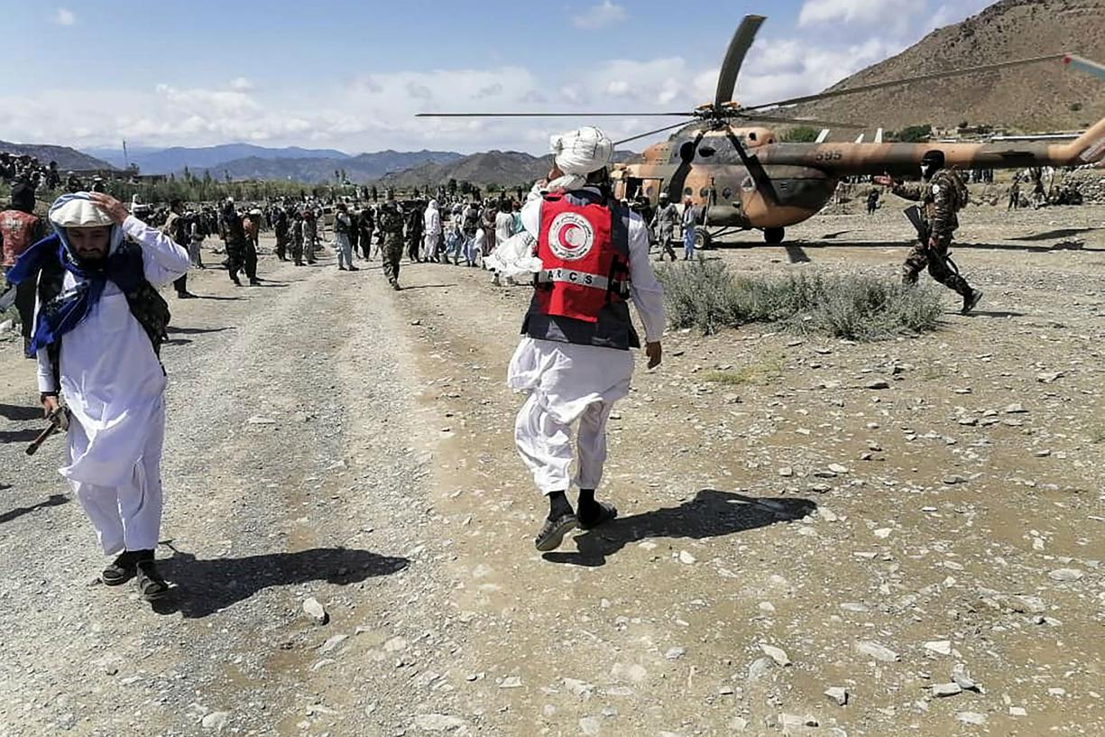 Fortes secousses en Afghanistan: plus de 900 morts