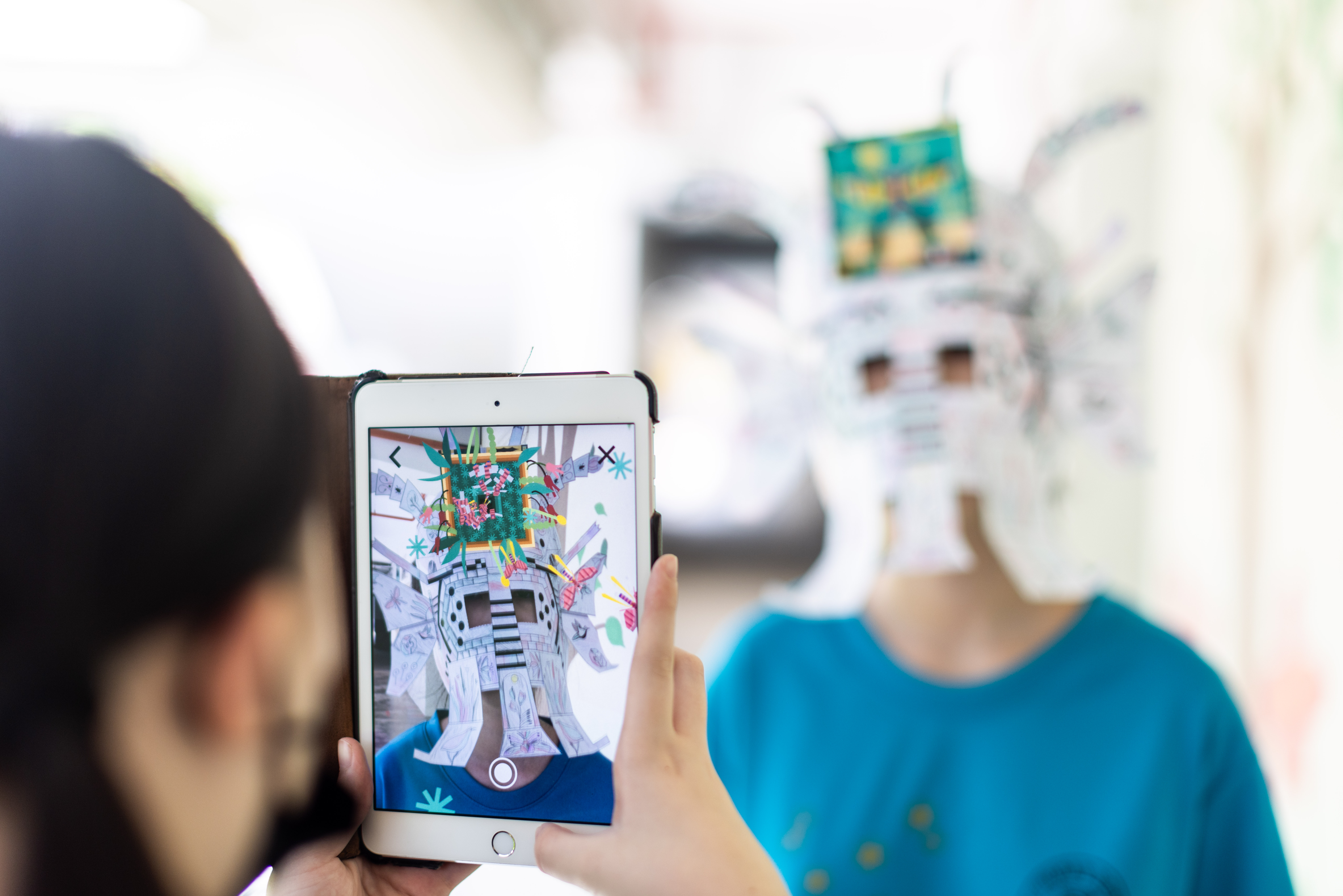 KIKK Festival: un atelier pour créer des masques colorés en réalité augmentée