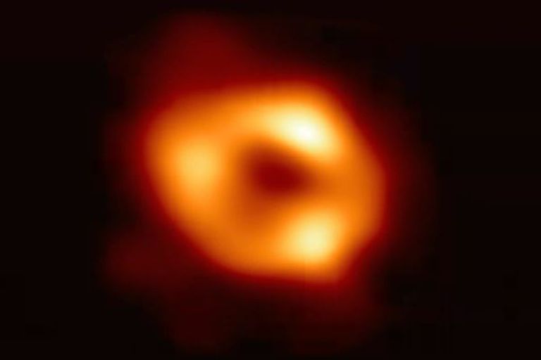 Ce qui a marqué l'actualité en mai 2022: le 12 mai, la première image du trou noir supermassif présent au cœur de notre galaxie est dévoilée. 