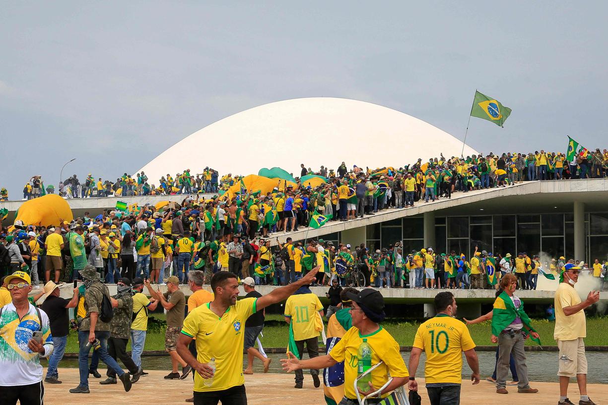 Assaut contre les lieux de pouvoir à Brasilia par des partisans de l’ex-président Bolsonaro: que s’est-il passé au Brésil ?