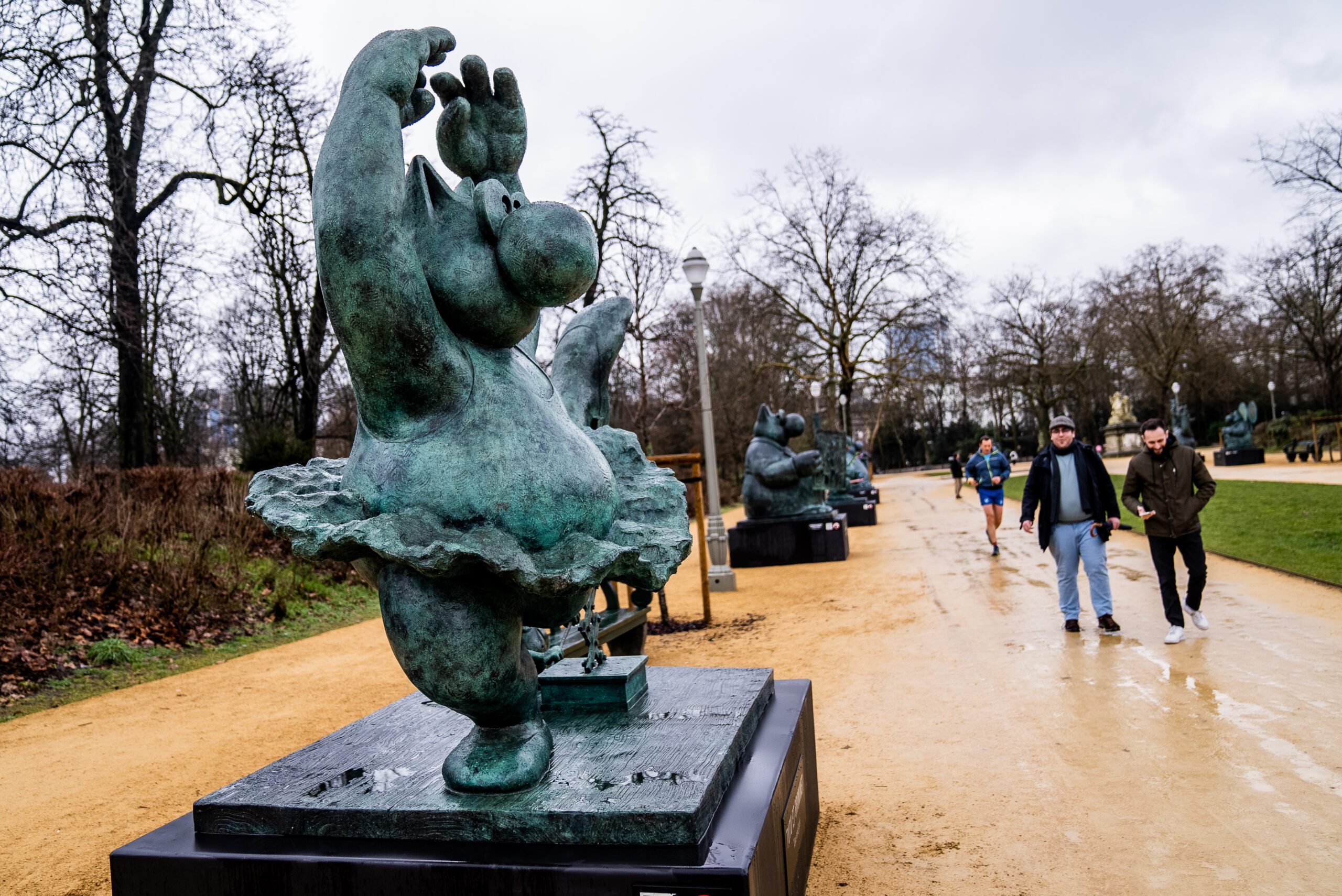 Le Chat de Philippe Geluck se promène dans le parc de Bruxelles