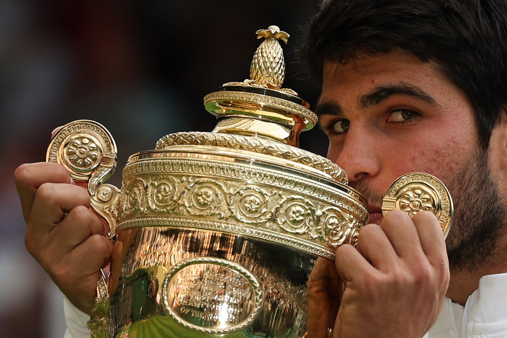 Qui est Carlos Alcaraz, qui vient de remporter Wimbledon face à Djokovic ?